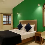 Room And Cottage At North G0A